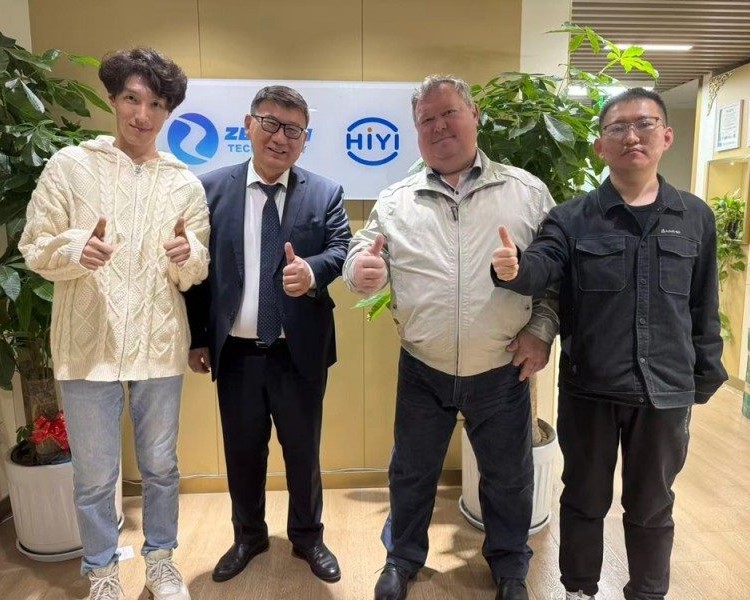 Expandindo para o mercado da Ásia Central, clientes do Cazaquistão visitaram a Zetron Technology para explorar um novo futuro para a segurança do gás